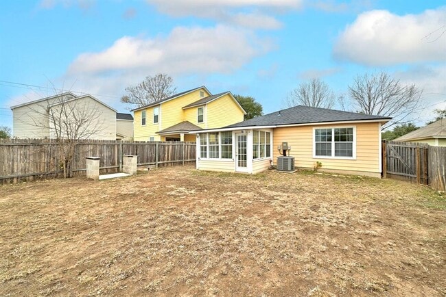 Building Photo - 1905 Espino Cove