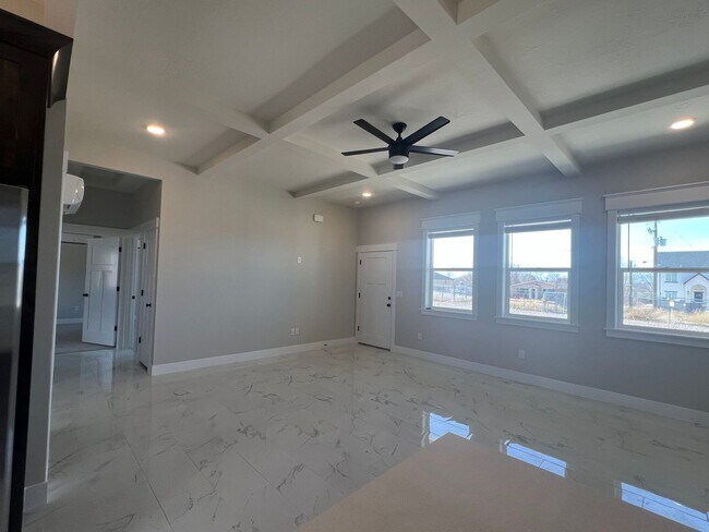 Building Photo - 4910 Wagon Wheel Dr E