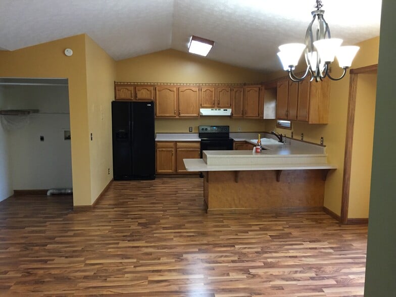 Kitchen - 582 W Hoewisher Rd