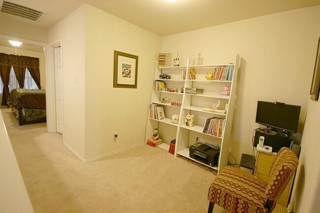 Building Photo - 6414 Haywards Crossing S Cir