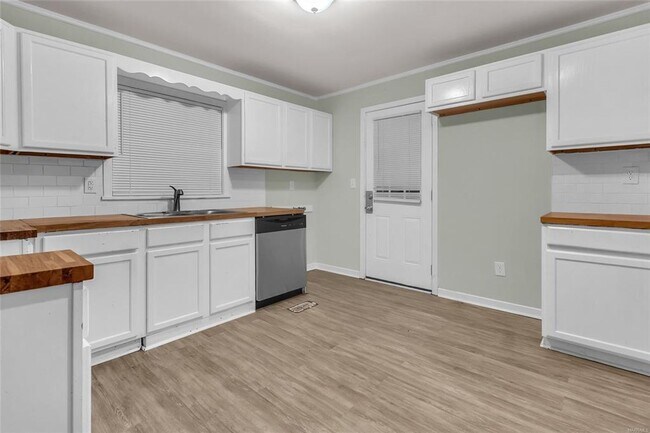 Building Photo - ** 3 Bed 2 Bath home in Forest Hills ** Call 334-366-9198 to schedule a self-showing