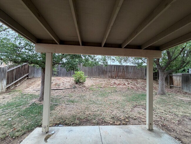 Building Photo - Take a look at this Gorgeous NW Bakersfield Home
