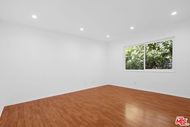 Building Photo - 15543 Del Gado Dr