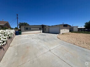 Building Photo - West Lancaster Home
