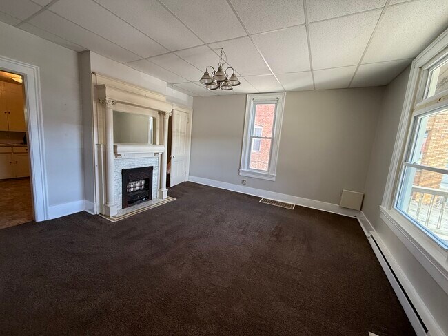 Building Photo - 264 W Main St