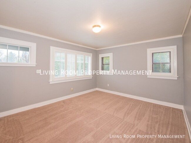 Building Photo - 1926 Fully Remodeled Farmhouse with a Fenc...