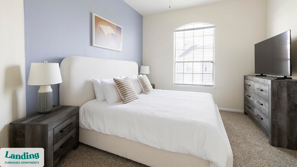 Building Photo - 901 Lakeside Cir