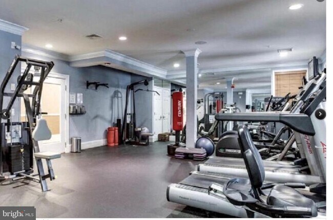 Building Photo - 2465 Army Navy Dr