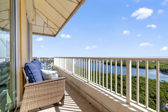 Building Photo - 700 E Boynton Beach Blvd