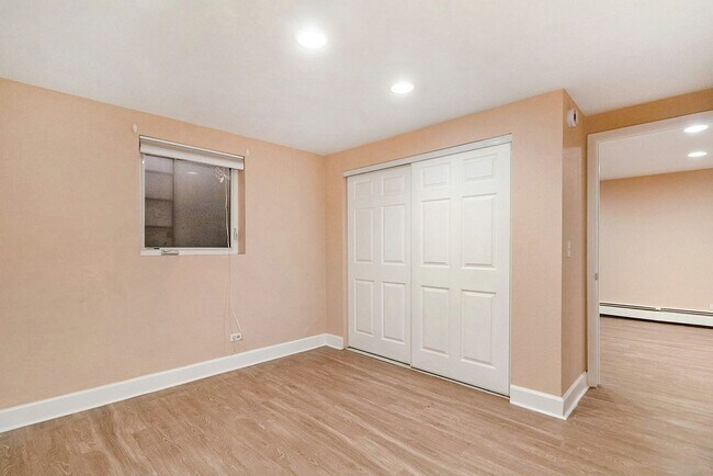 Building Photo - Location!! Updated 1 bedroom Gem on Pearl St. in Govenor's Park!