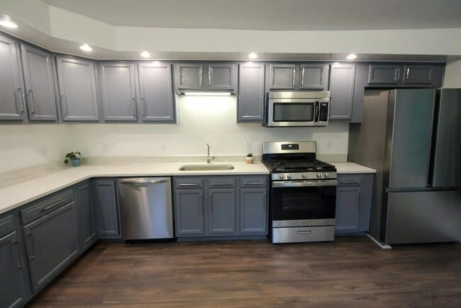 Building Photo - 522 - 528 Stewart Ave