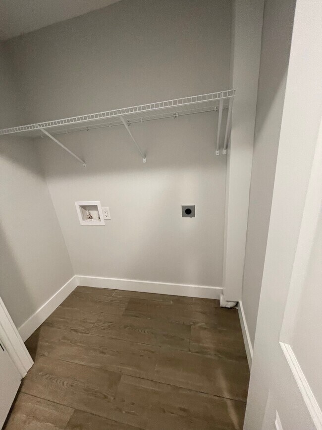 Building Photo - 51 Yacht Club Dr NE