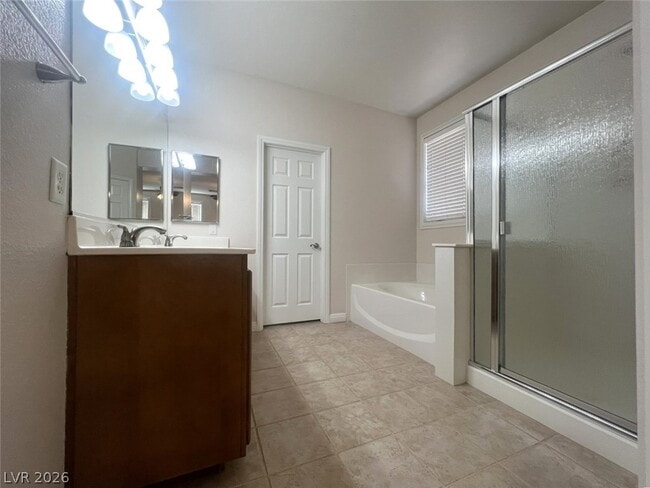 Building Photo - 11027 Village Crest Ln