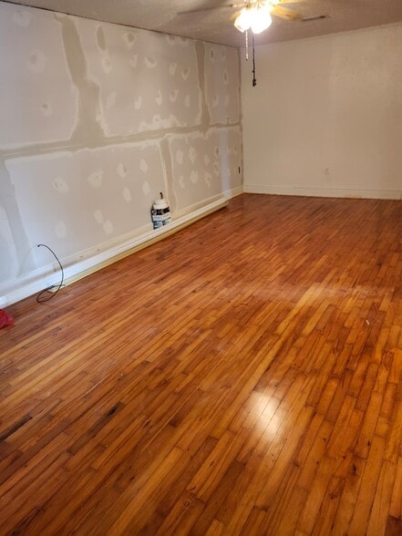 Building Photo - 4832 Convention St