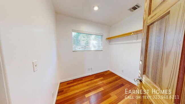Building Photo - 14338 Califa St