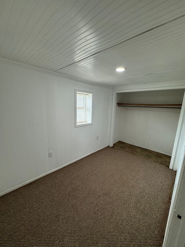 Building Photo - 2 Bed, 1 Bath Charming House in Sharon!