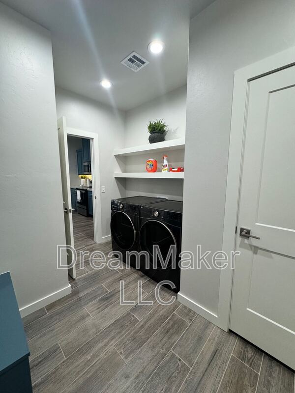 Building Photo - 2807 Clifton Ter