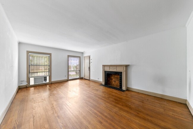 Building Photo - 1821 Oakdale St