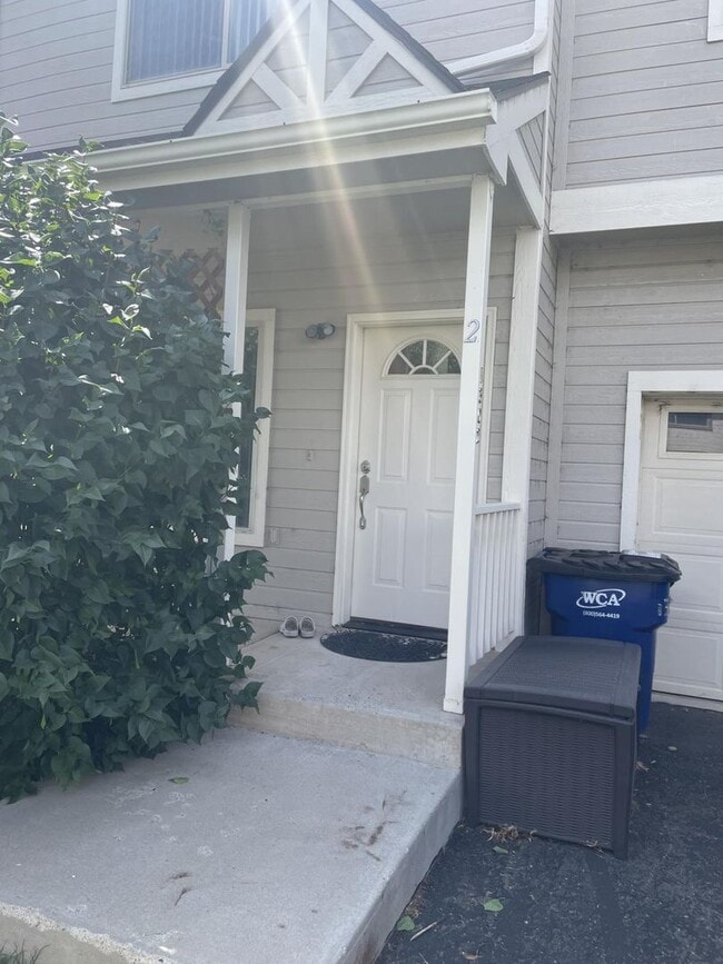 Building Photo - 3 Bedrooms 2.5 Baths with A/C!!!