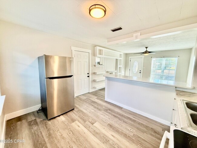 Building Photo - 1305 Flower Dr