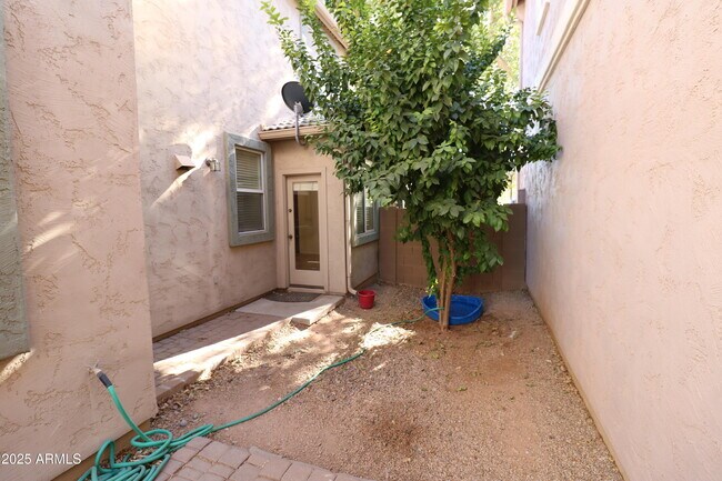 Building Photo - 10134 E Isabella Ave
