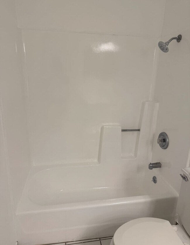 Building Photo - 2 BEDROOMS 1 BATHROOMS HOUSE AVAILABLE FOR...