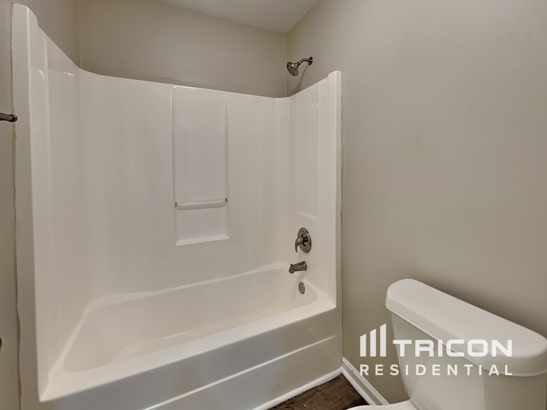 Building Photo - 606 Brookwater Dr