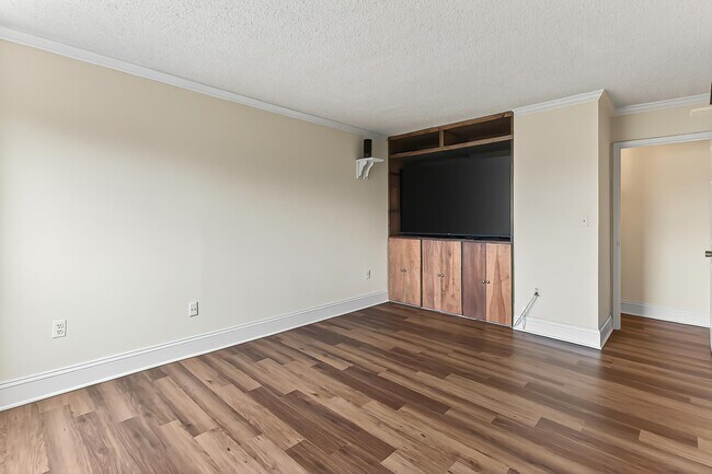 Building Photo - Martha Custis 319_