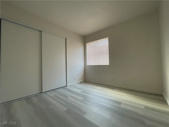 Building Photo - 8476 W Gilmore Ave