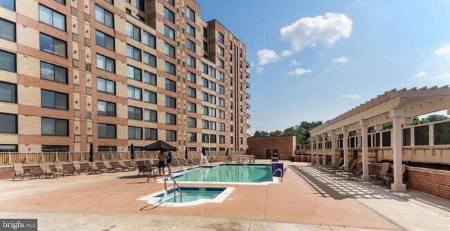Building Photo - 2451 Midtown Ave