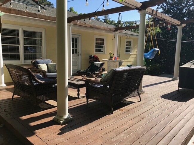 Building Photo - 650 Auburn Dr