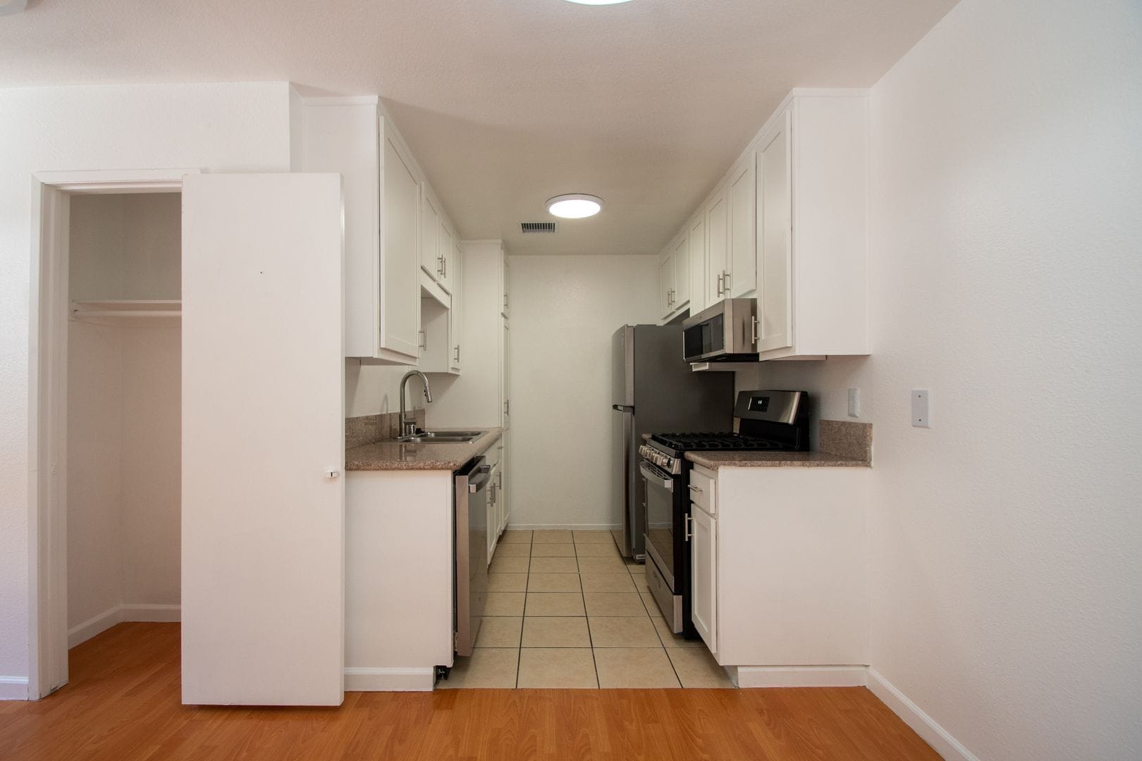 Building Photo - 5617 Woodman Ave