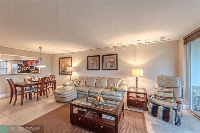 Building Photo - 3850 Oaks Clubhouse Dr