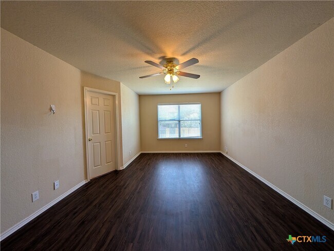 Building Photo - 249 Val Verde Dr