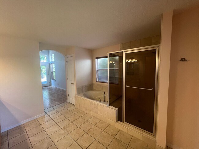 Building Photo - 3 Bedroom Home Available in Tanoan Near Ac...