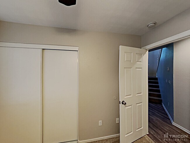 Building Photo - 708 E Riding Crop Ave