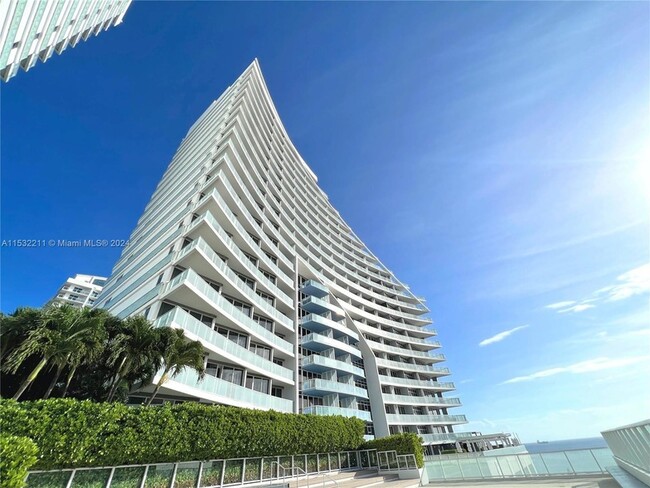 Building Photo - 3101 Bayshore Dr