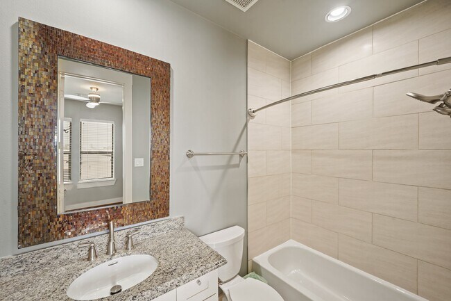 Building Photo - 1813 Dart St