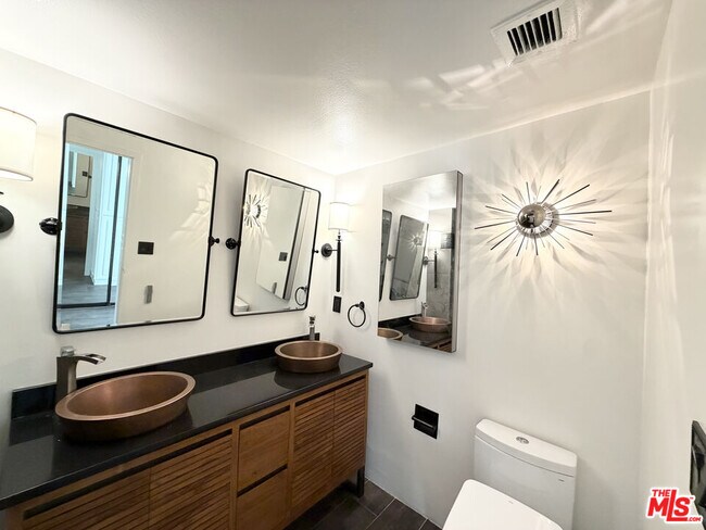 Building Photo - 17366 Sunset Blvd