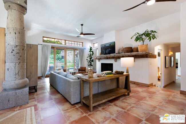 Building Photo - 690 W Linda Vista Dr