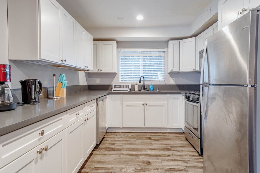 Building Photo - 1252 W 37th Dr