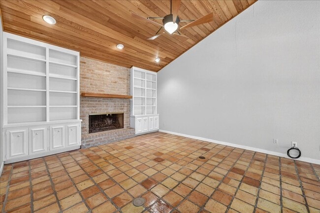 Building Photo - 5305 Greenbriar Dr
