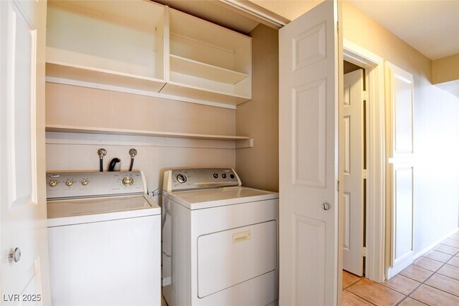 Building Photo - 5257 Crooked Valley Dr