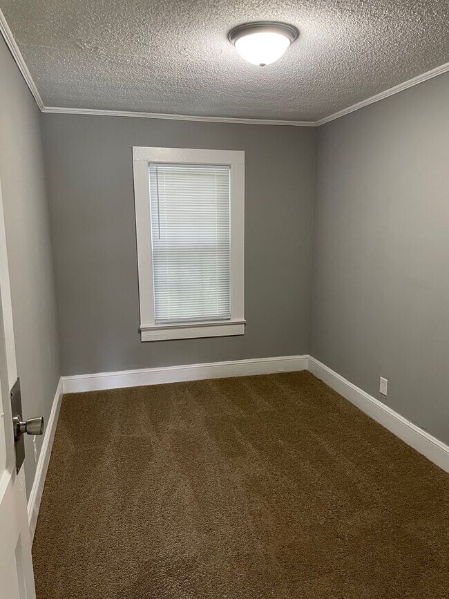 Building Photo - 383