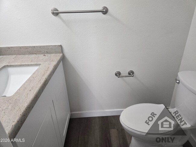 Building Photo - 4025 E Coolbrook Ave