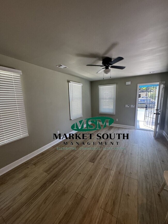 Building Photo - STUNNING COTTAGE IN SAVANNAH!