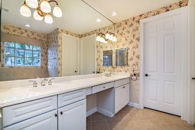 Building Photo - 2002 Graden Dr