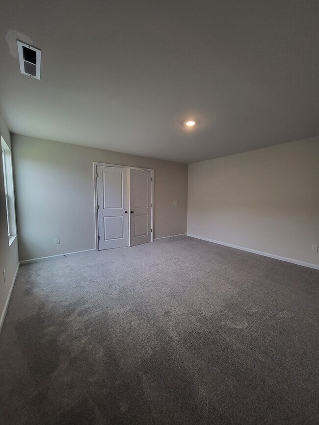 Building Photo - Stunning 5BR/3BA Home located in Statesville