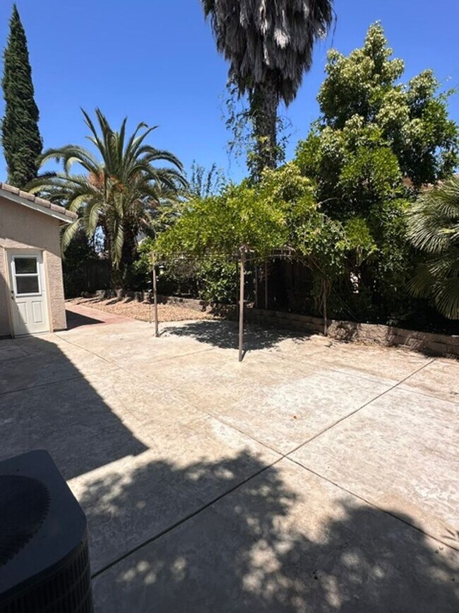 Building Photo - 5663 Lolet Way