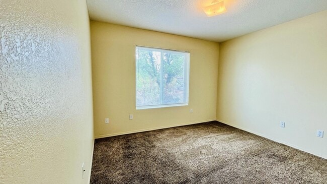 Building Photo - 5600 Mesa Ridge Rd NW